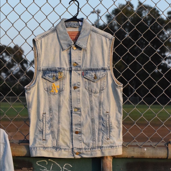 Levi’s Sleeveless Denim Painted - Oakland A’s - Picture 3 of 3